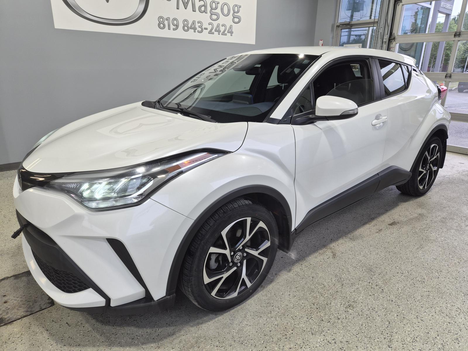 Toyota C-HR XLE Premium 2021 — photo 2