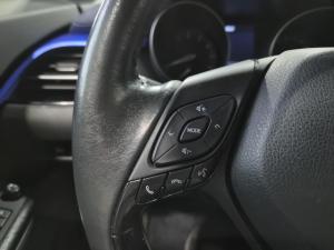 Thumbnail 16 Toyota C-HR XLE Premium 2021