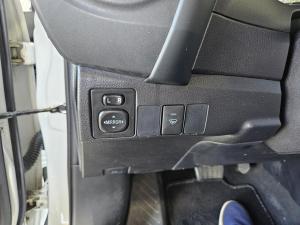 Miniature 20 Toyota Corolla LE 2017
