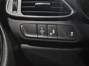 Miniature 14 Hyundai Elantra GT Preferred 2020