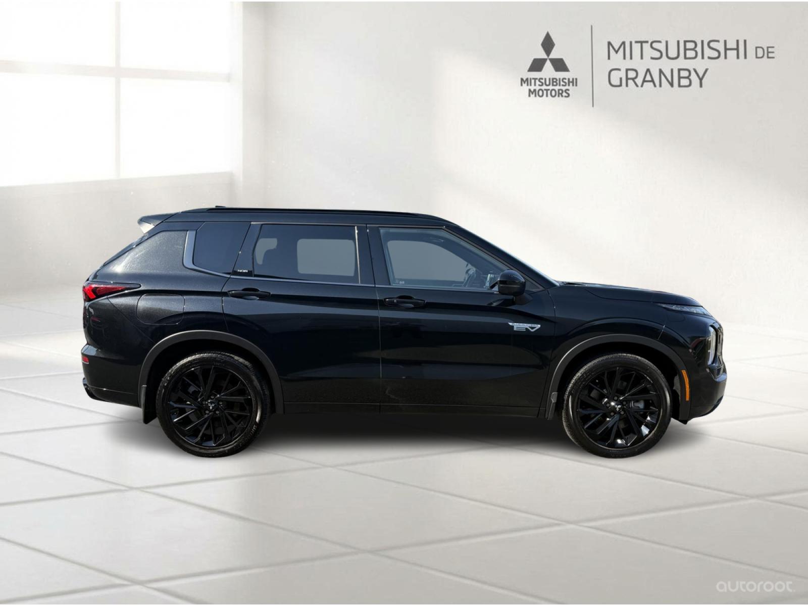 Mitsubishi Outlander PHEV GT 2024 — photo 2