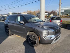 2023 Mitsubishi Outlander PHEV SEL - Image 1