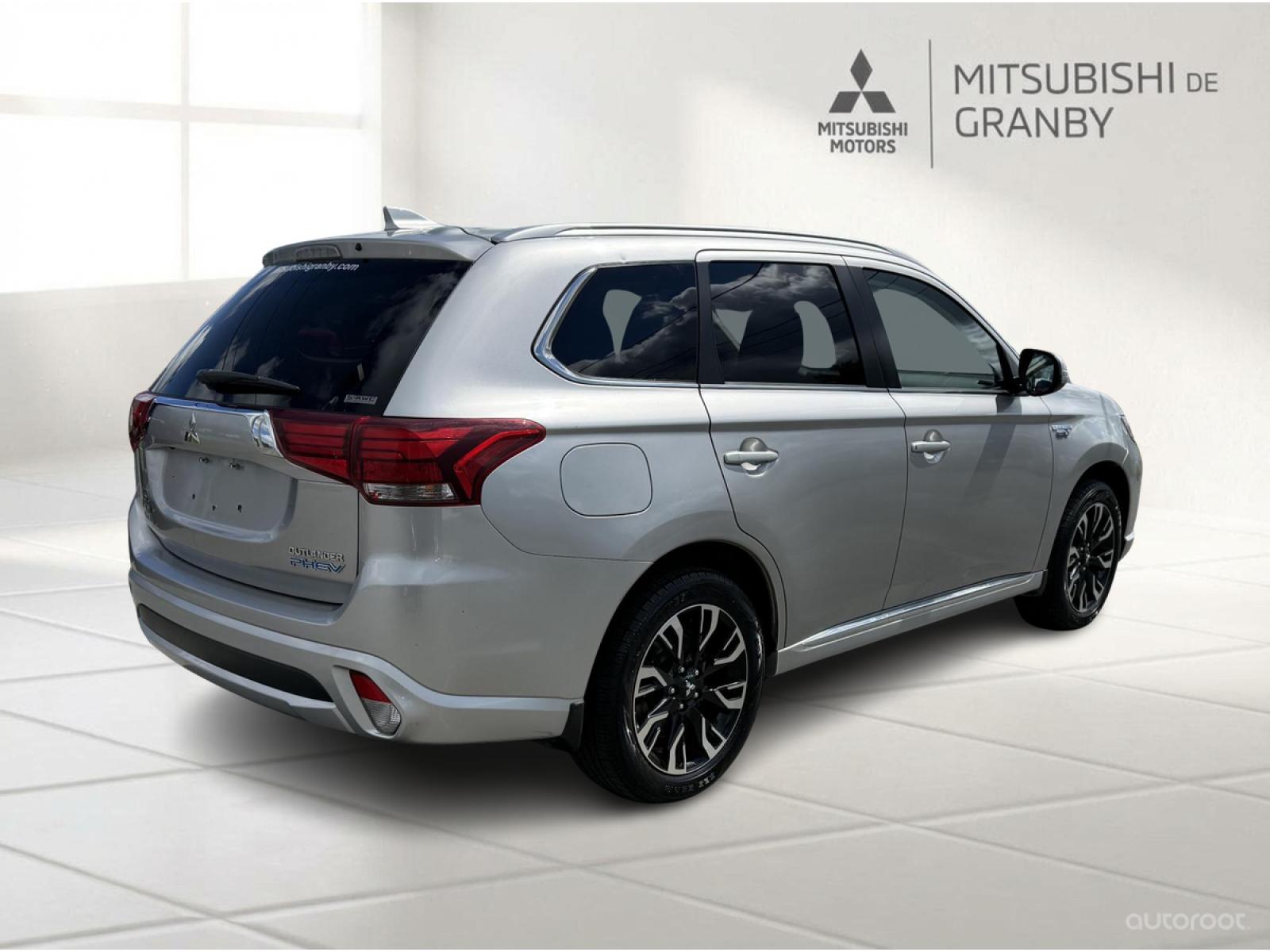Mitsubishi Outlander PHEV SE Touring 2018 — photo 2