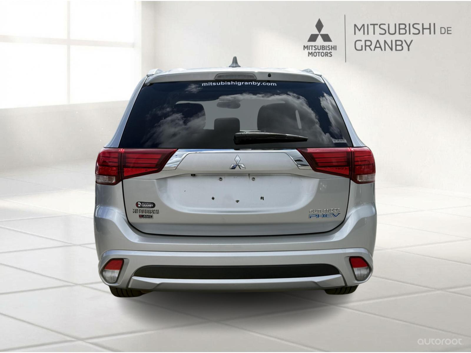 Mitsubishi Outlander PHEV SE Touring 2018 — photo 3