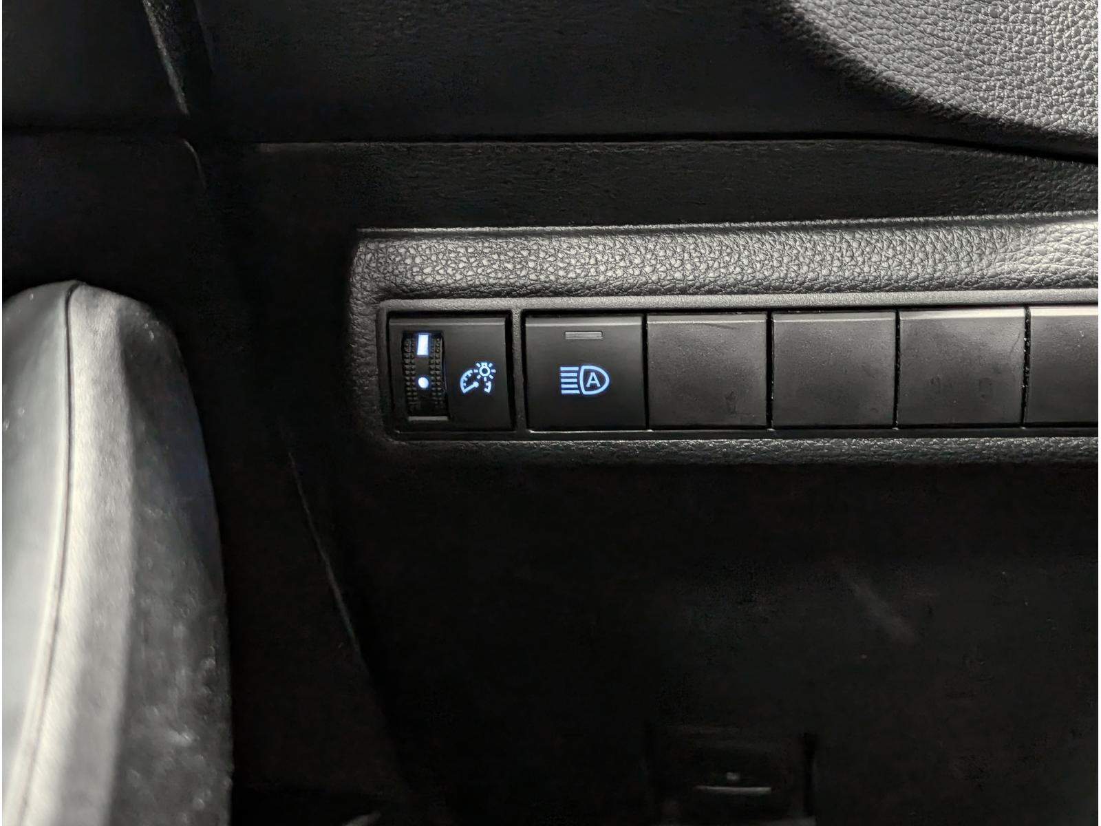 Image 15 Toyota Corolla L 2023