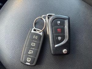 Miniature 17 Toyota Rav4 LE 2020