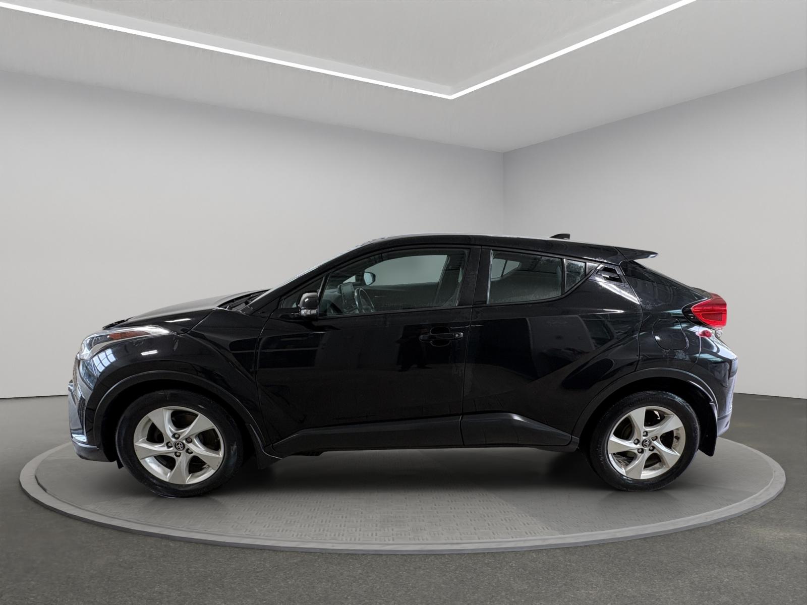 Toyota C-HR XLE 2019 — photo 3