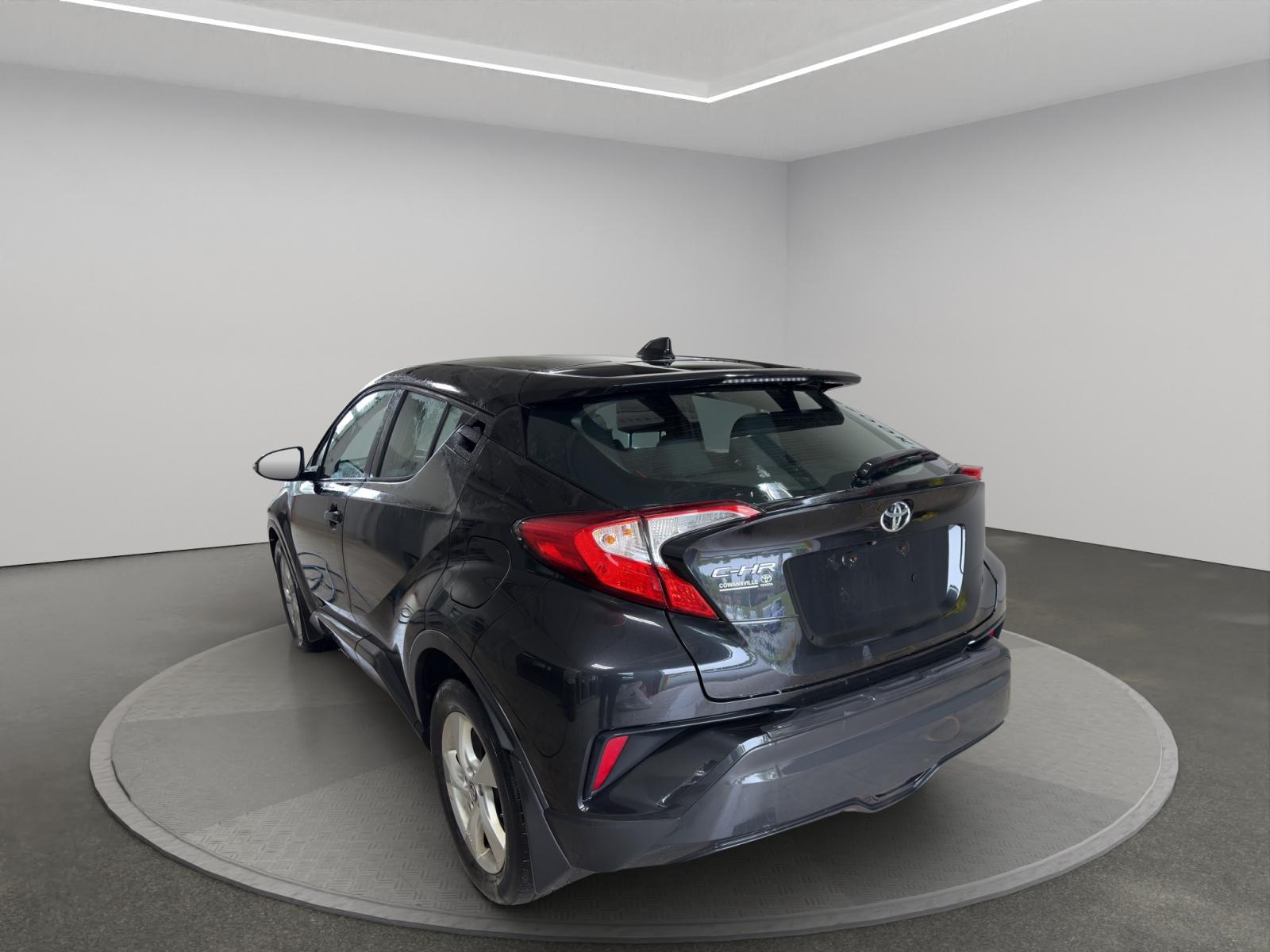 Toyota C-HR XLE 2019 — photo 4