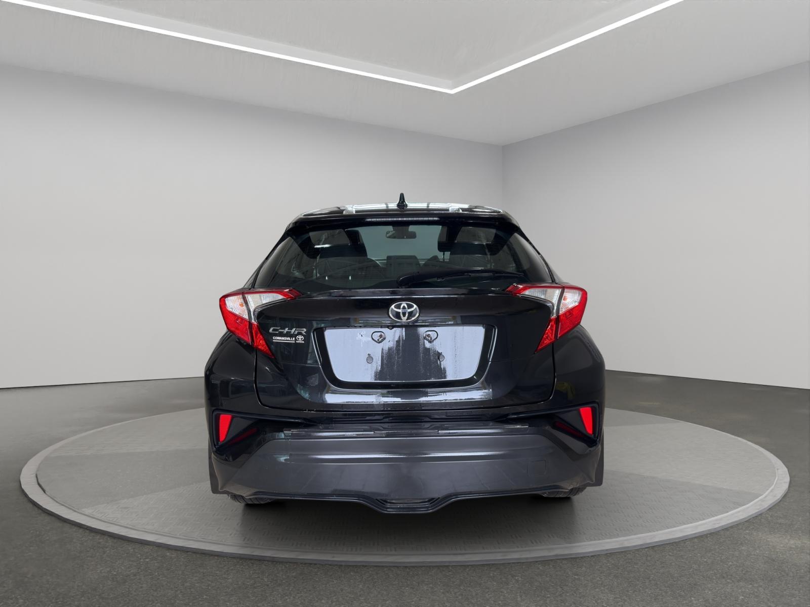 Toyota C-HR XLE 2019 — photo 5