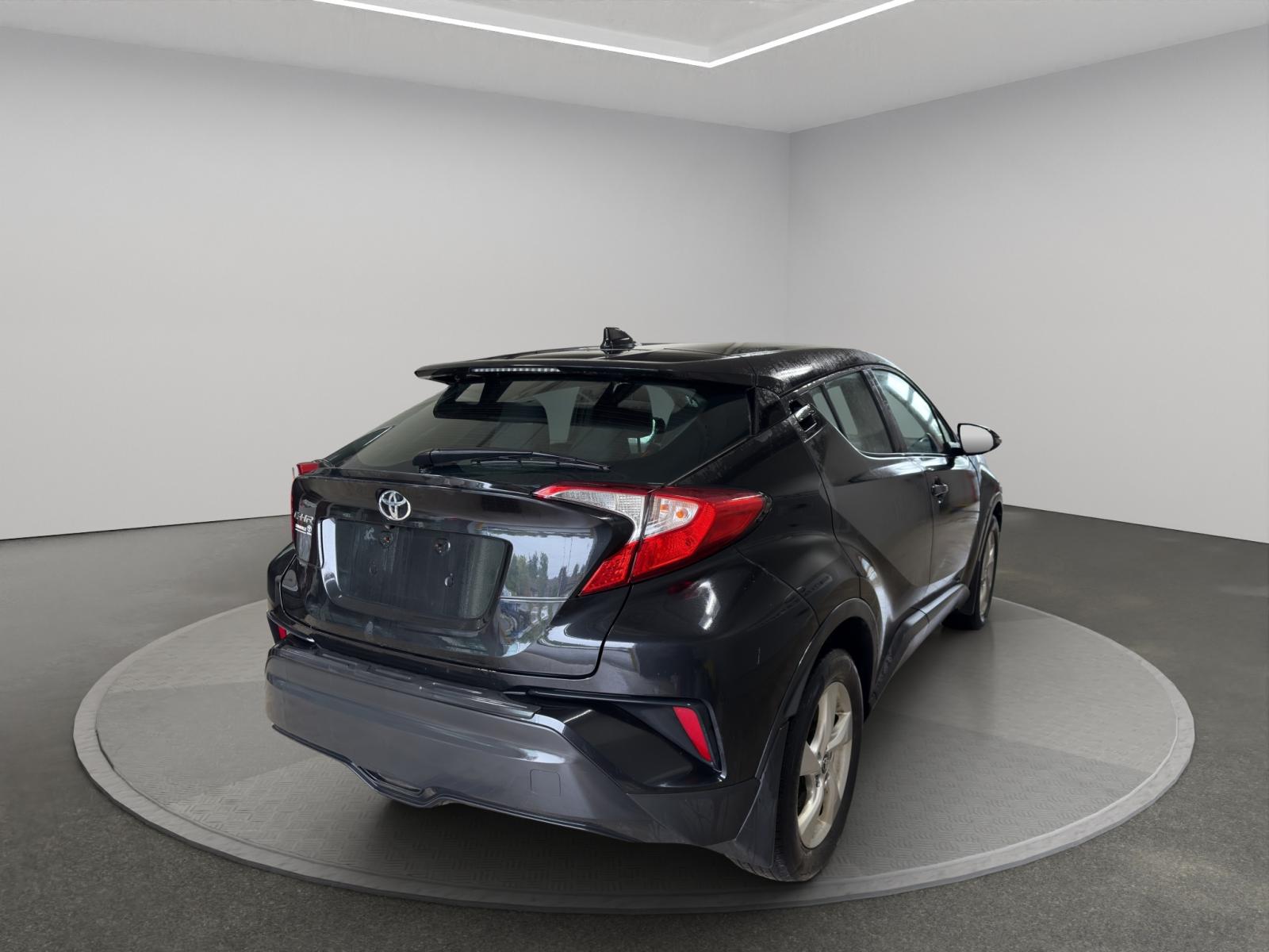 Toyota C-HR XLE 2019 — photo 6