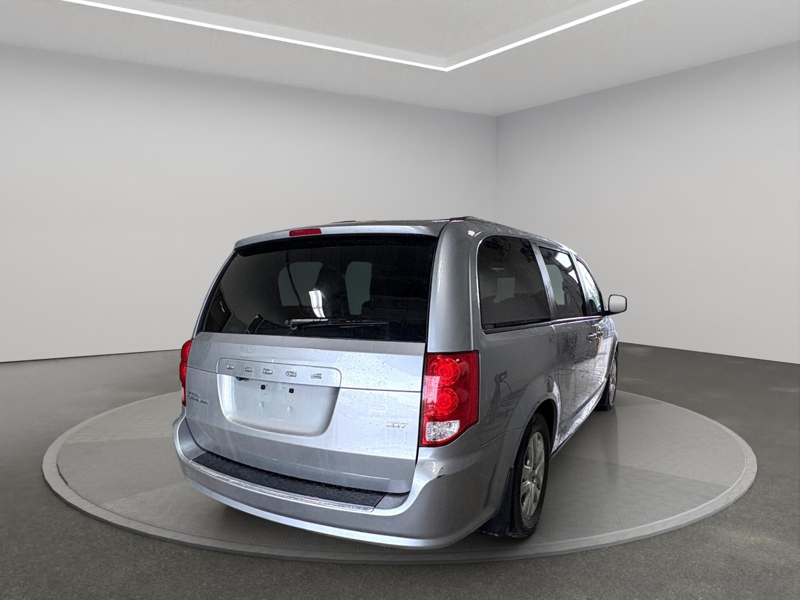 Dodge Grand Caravan SXT 2019 — photo 6