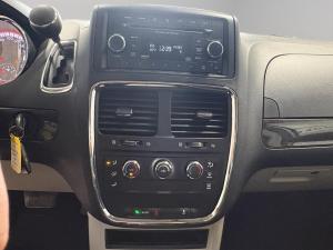 Miniature 10 Dodge Grand Caravan SXT 2019