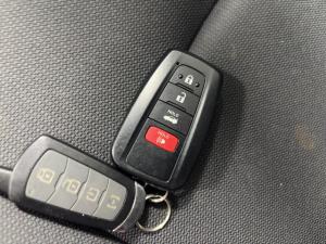 Miniature 17 Toyota Corolla LE 2022