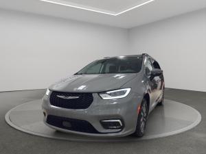 2023 Chrysler Pacifica Hybrid Touring L - Image 1