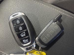 Miniature 16 Hyundai Elantra GT Preferred 2019