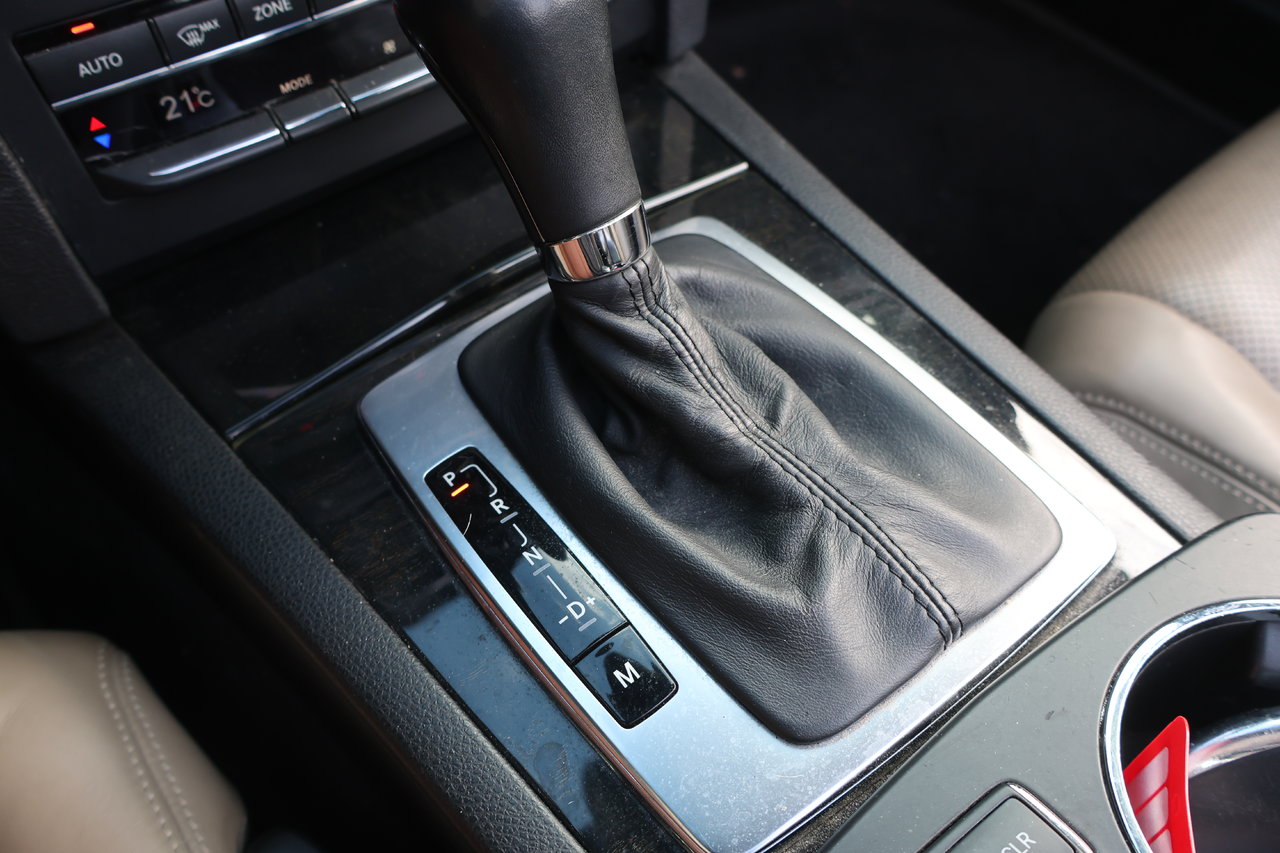 Image 22 Mercedes-Benz E-Class E550 2011