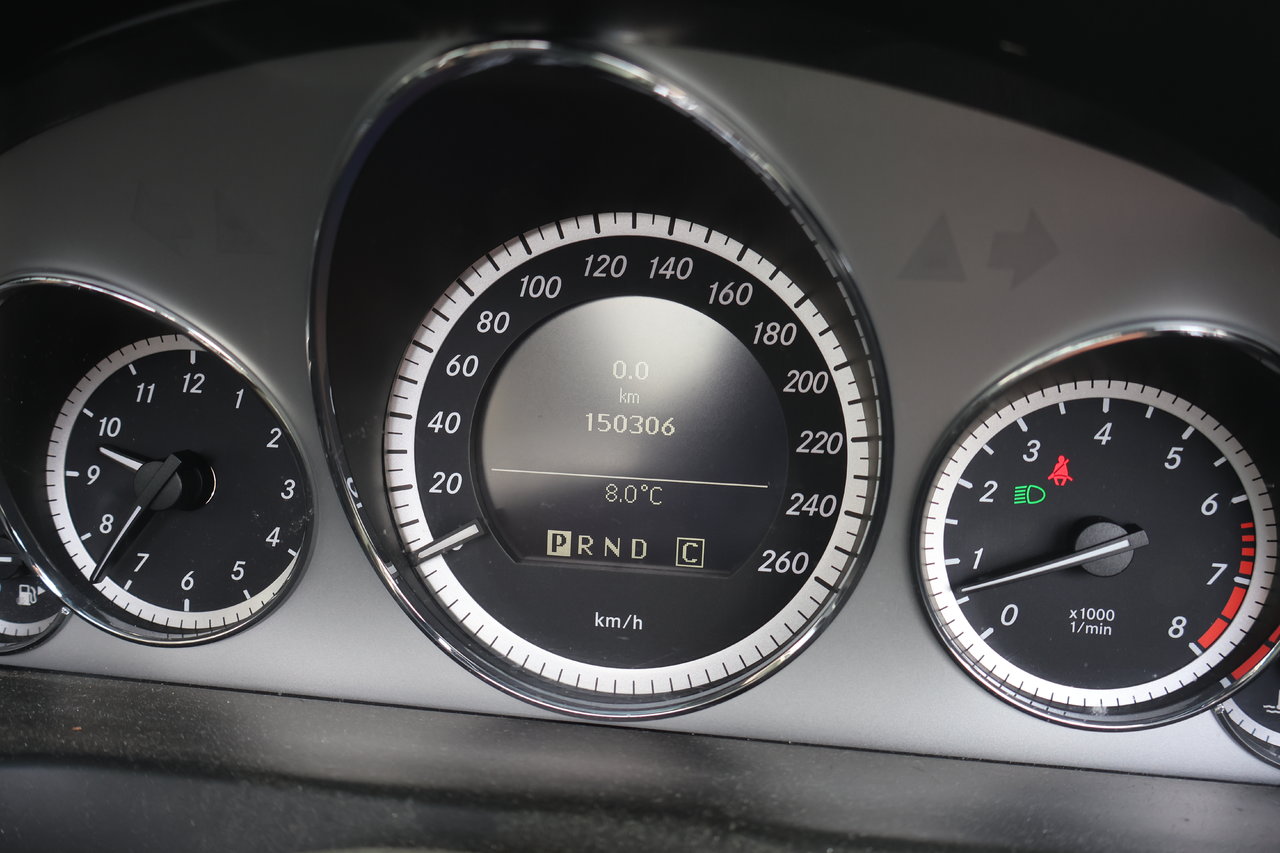 Image 24 Mercedes-Benz E-Class E550 2011