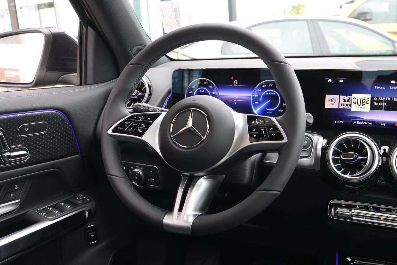 Image 3 Mercedes-Benz EQB EQB300 2025