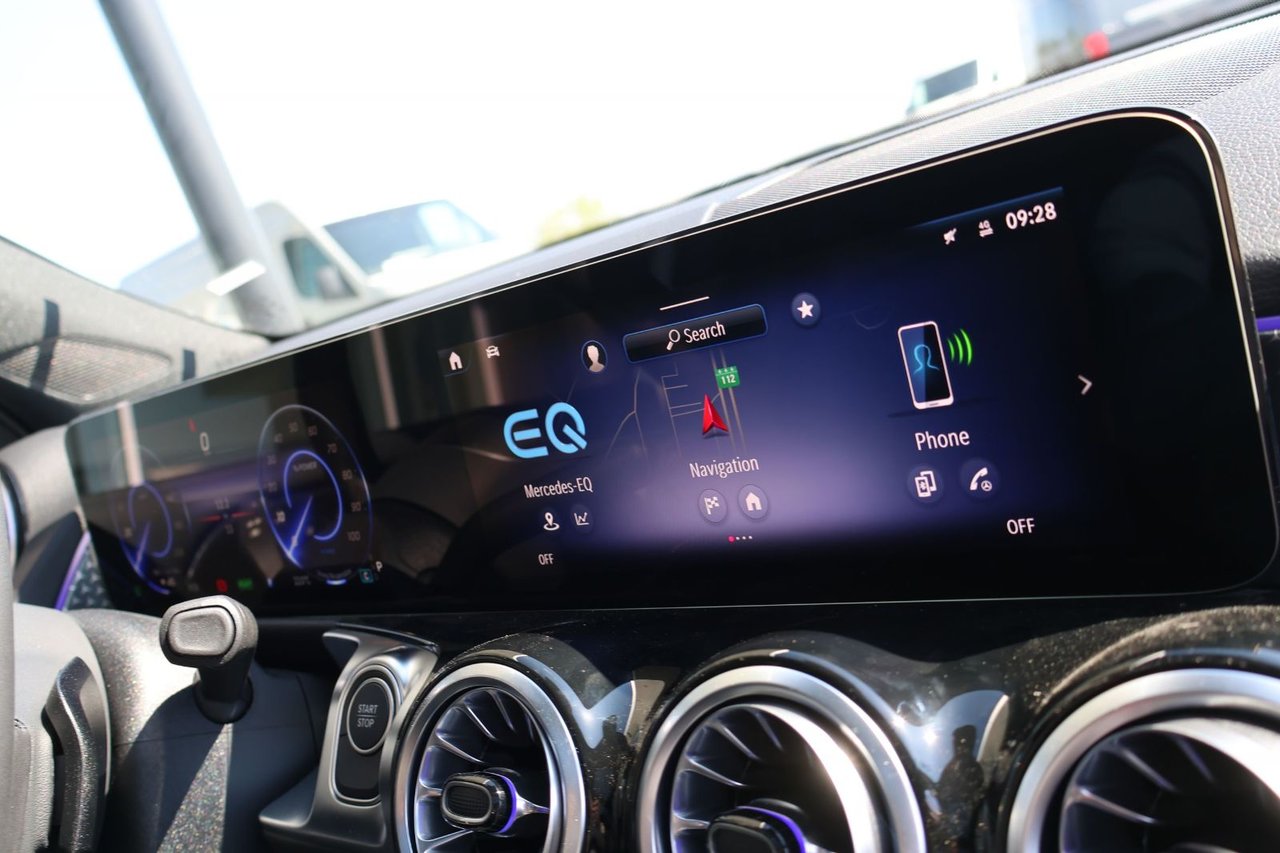 Image 19 Mercedes-Benz EQB EQB300 2025