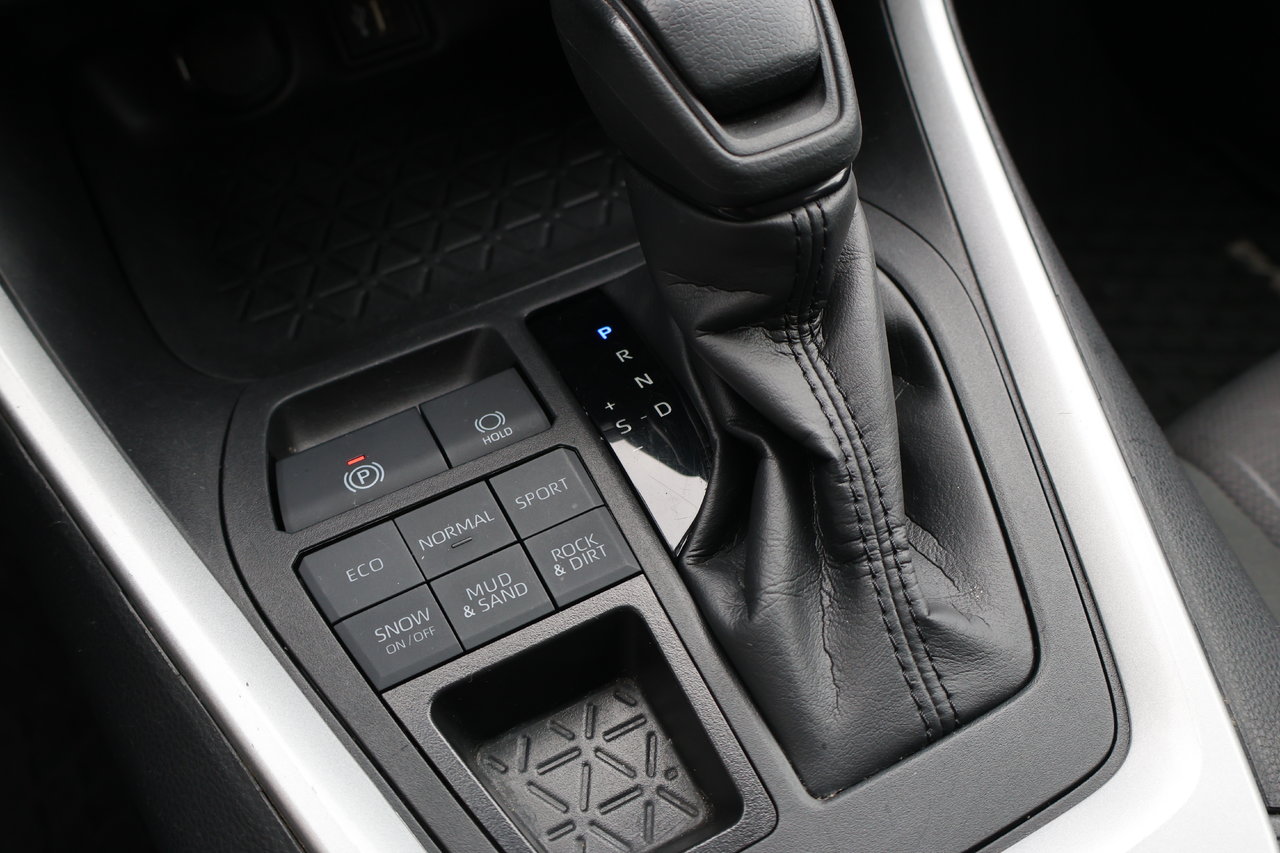 Image 22 Toyota Rav4 LE 2024