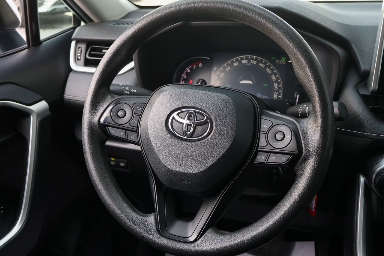 Toyota Rav4 LE 2024 — photo 2