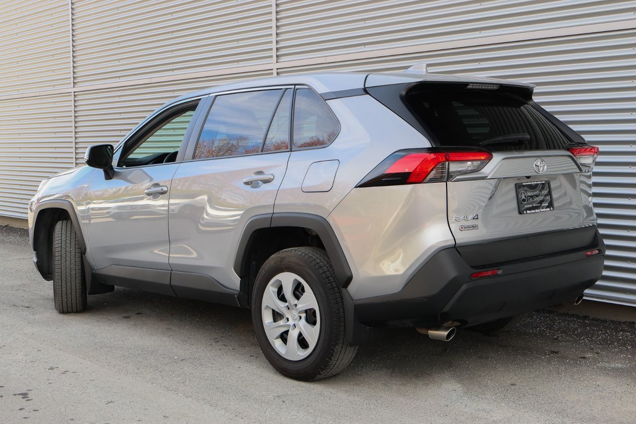 Toyota Rav4 LE 2024 — photo 8