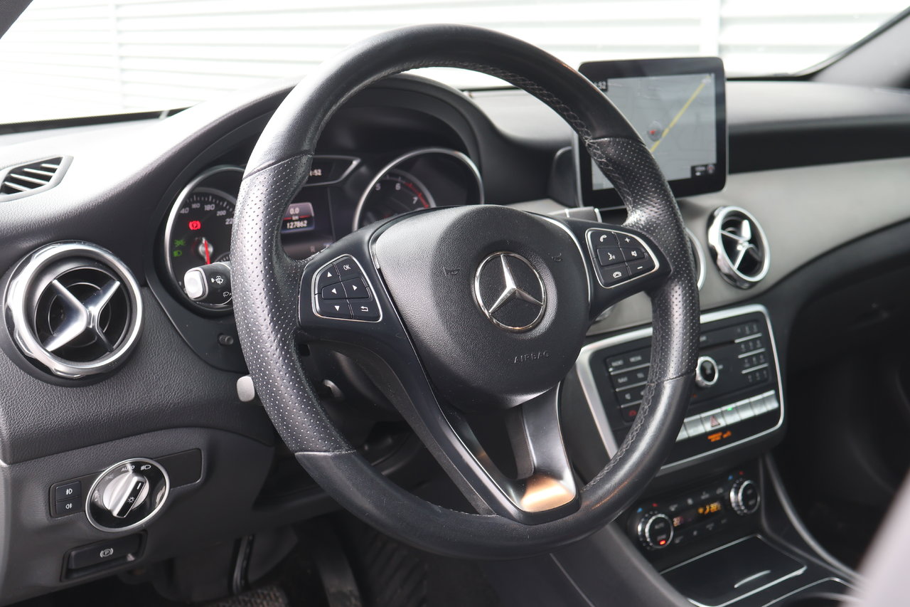 Image 8 Mercedes-Benz GLA-Class GLA250 2020