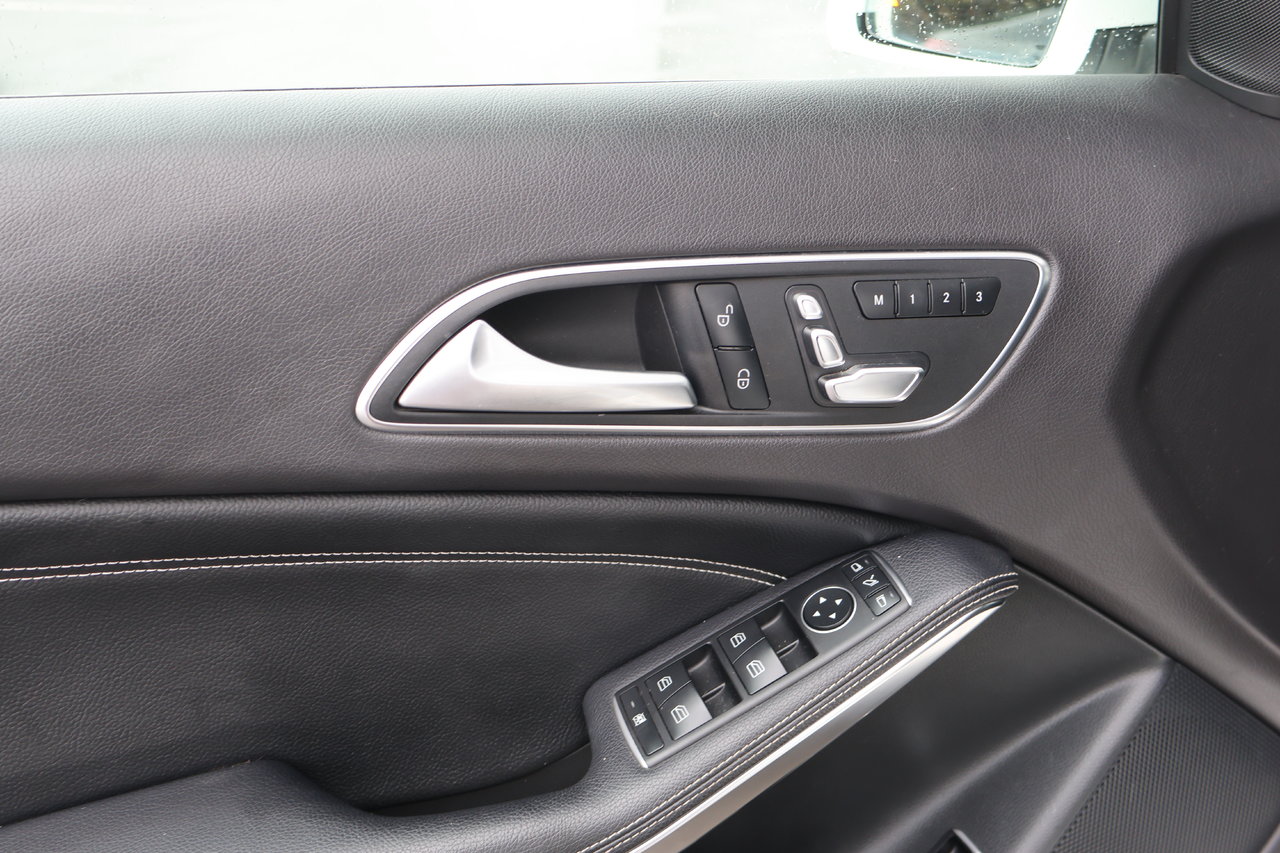 Image 9 Mercedes-Benz GLA-Class GLA250 2020