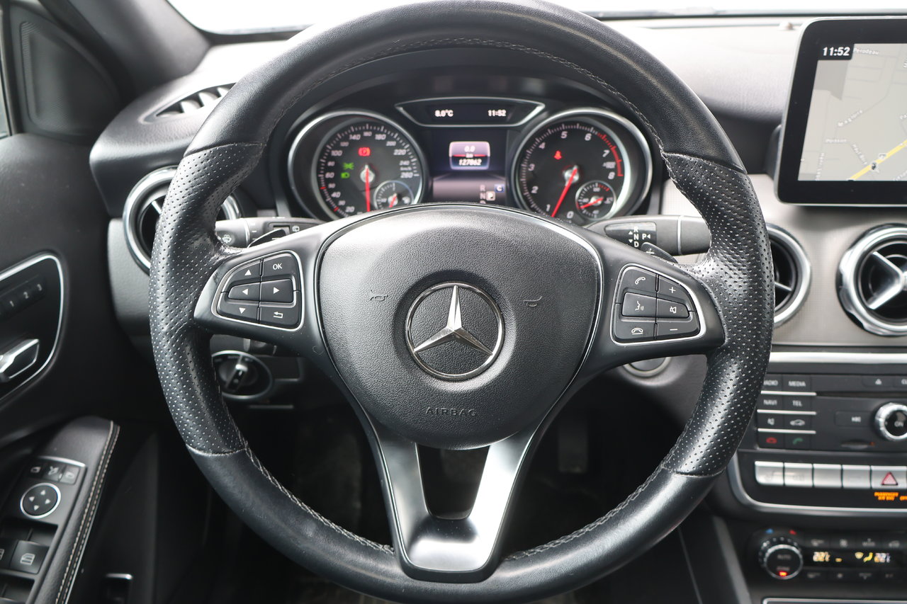 Image 13 Mercedes-Benz GLA-Class GLA250 2020