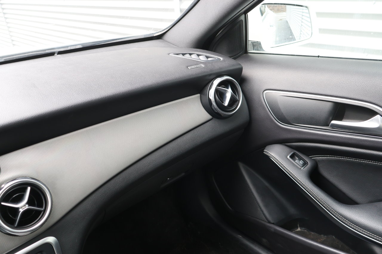 Image 14 Mercedes-Benz GLA-Class GLA250 2020