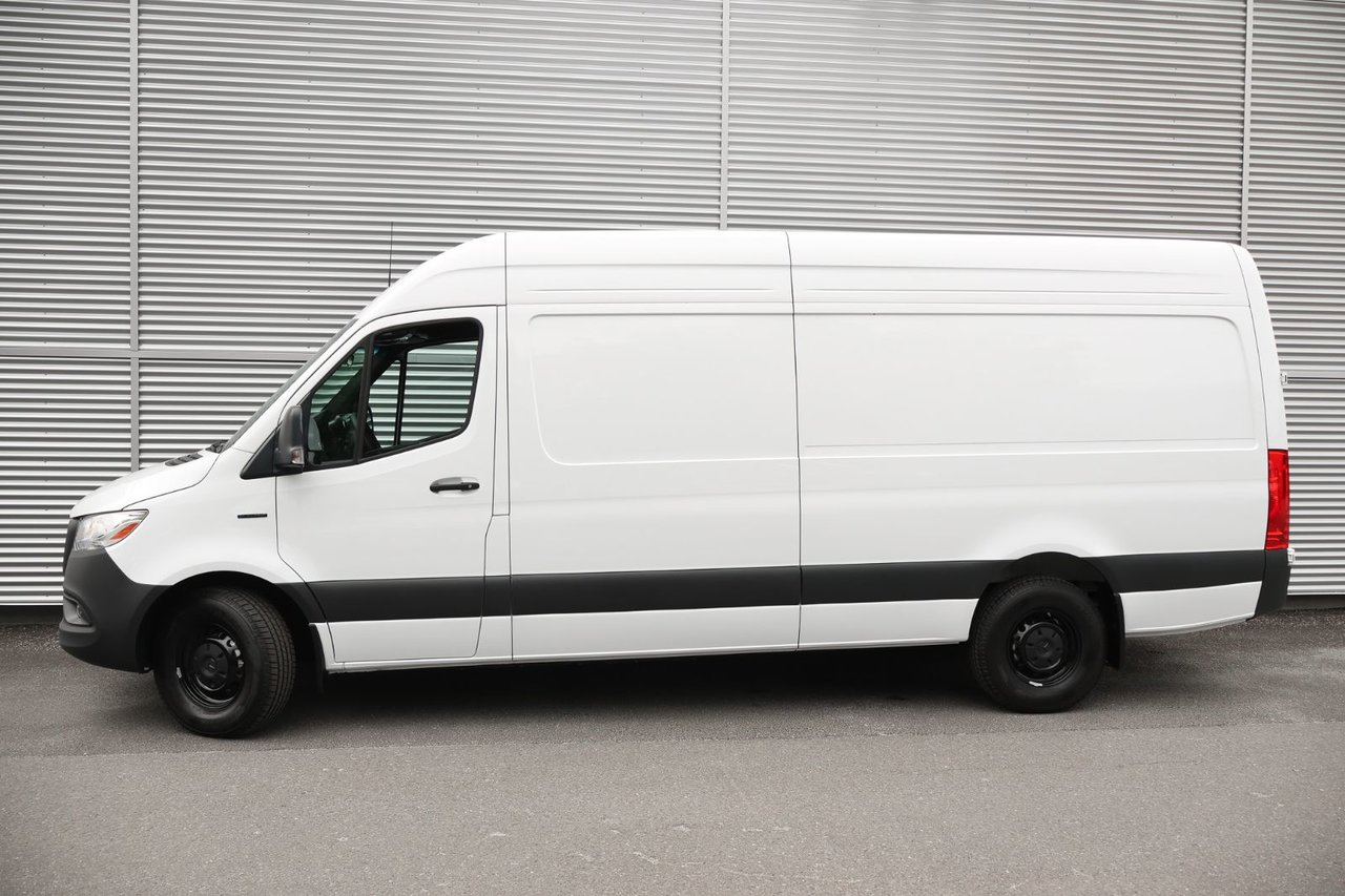 Mercedes-Benz ESprinter Cargo Van 170 Wheelbase High Roof RWD 2025 — photo 5