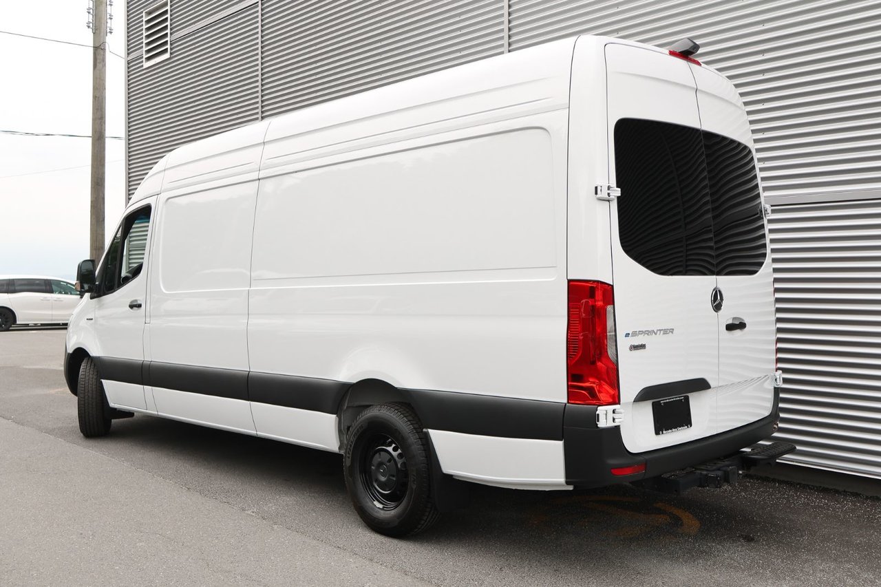 Mercedes-Benz ESprinter Cargo Van 170 Wheelbase High Roof RWD 2025 — photo 6