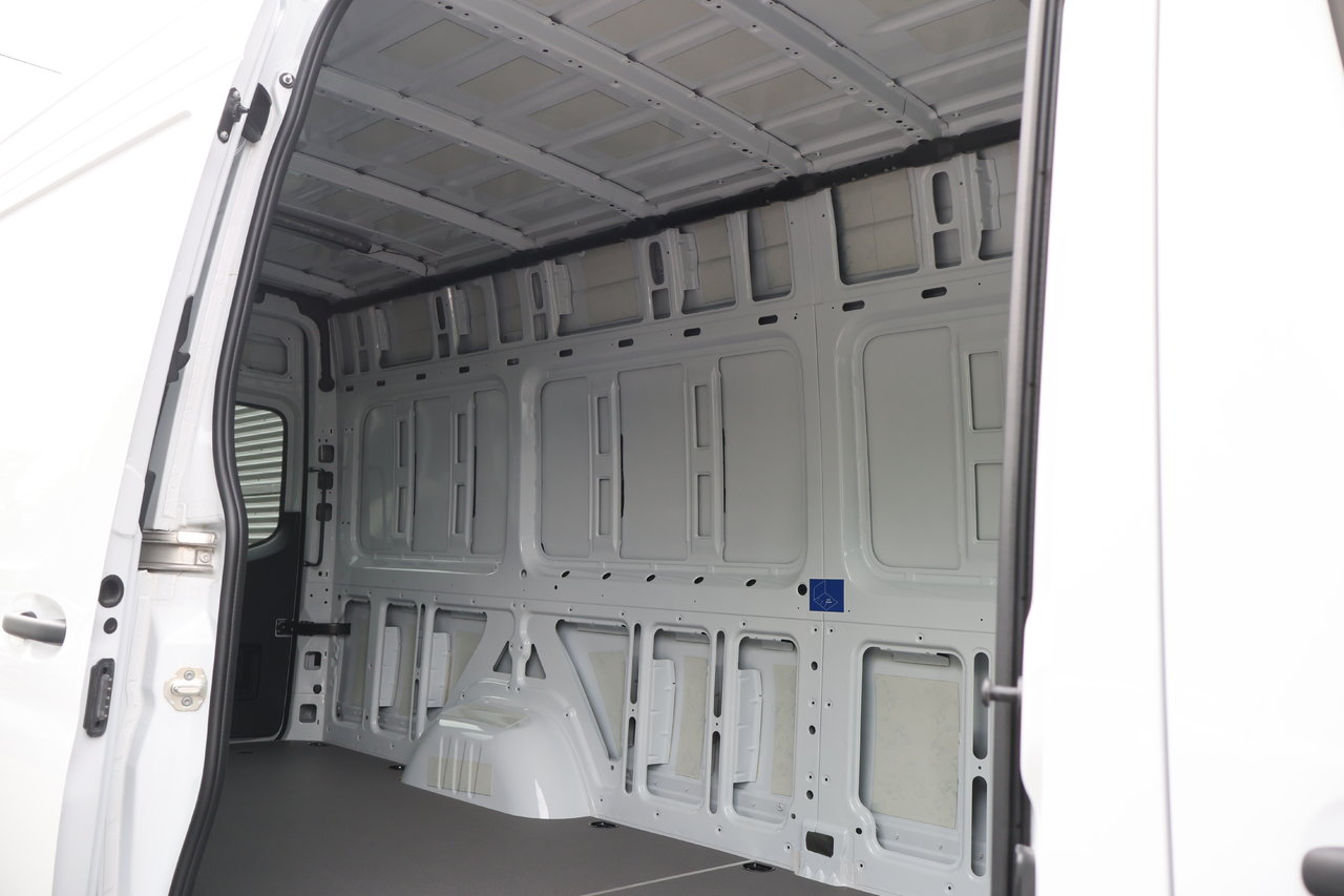 Mercedes-Benz ESprinter Cargo Van 170 Wheelbase High Roof RWD 2025 — photo 8