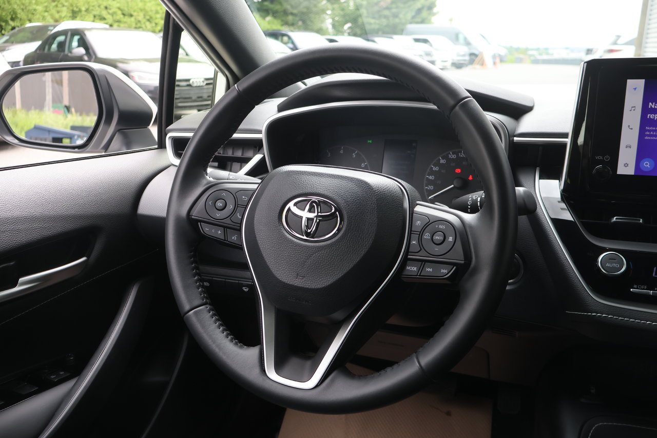 Toyota Corolla Hatchback SE 2025 — photo 2