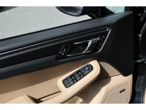 Miniature 10 Porsche Macan  2023