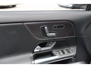Miniature 9 Mercedes-Benz GLA-Class GLA250 2023