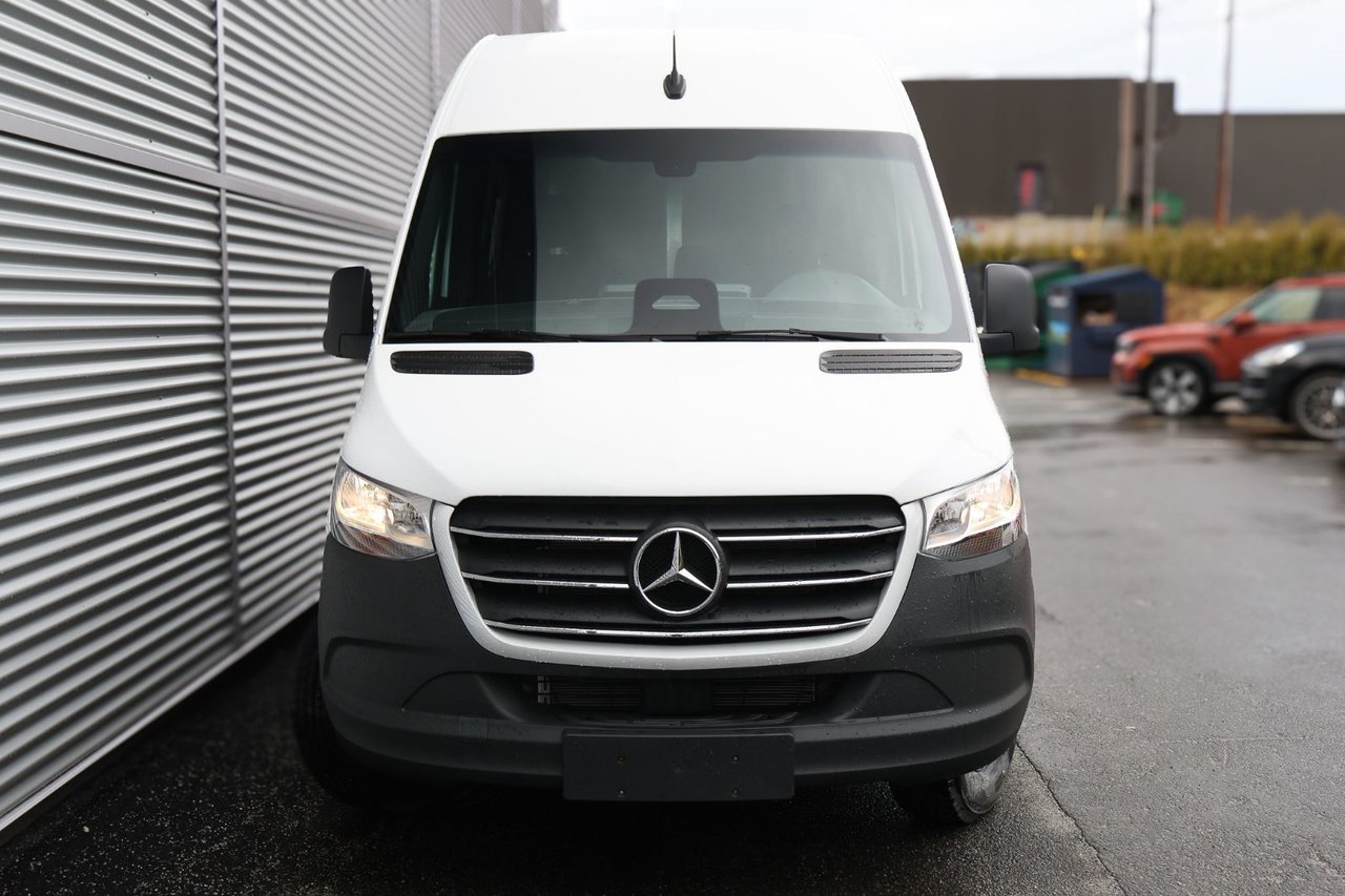 Mercedes-Benz Sprinter 144 Wheelbase High Roof RWD 2025 — photo 2