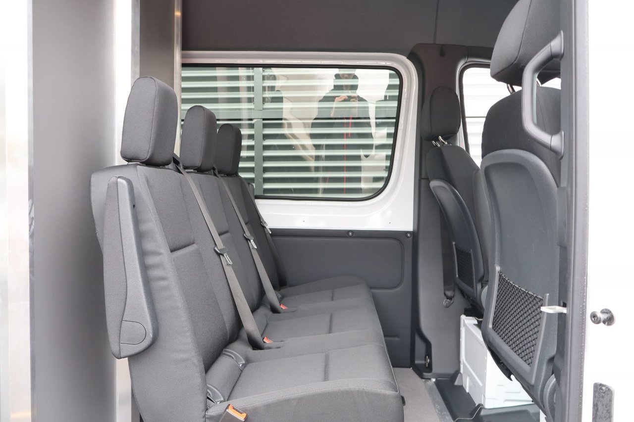 Mercedes-Benz Sprinter 144 Wheelbase High Roof RWD 2025 — photo 8