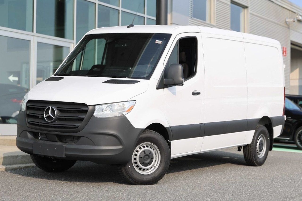 Mercedes-Benz Sprinter 2500 144 Wheelbase Standard Roof RWD 2025