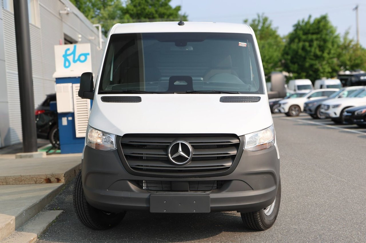 Mercedes-Benz Sprinter 2500 144 Wheelbase Standard Roof RWD 2025 — photo 2