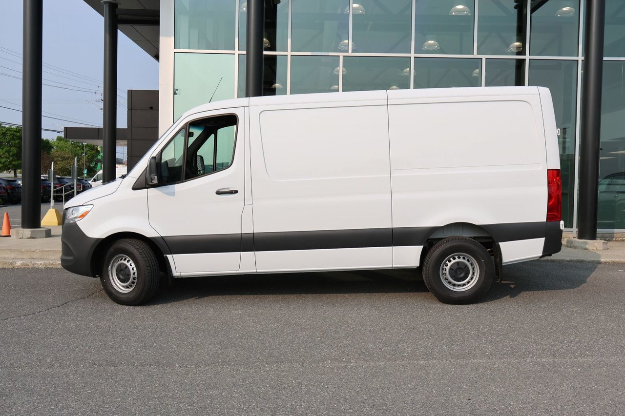 Mercedes-Benz Sprinter 2500 144 Wheelbase Standard Roof RWD 2025 — photo 4