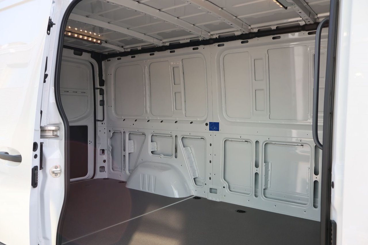 Mercedes-Benz Sprinter 2500 144 Wheelbase Standard Roof RWD 2025 — photo 7