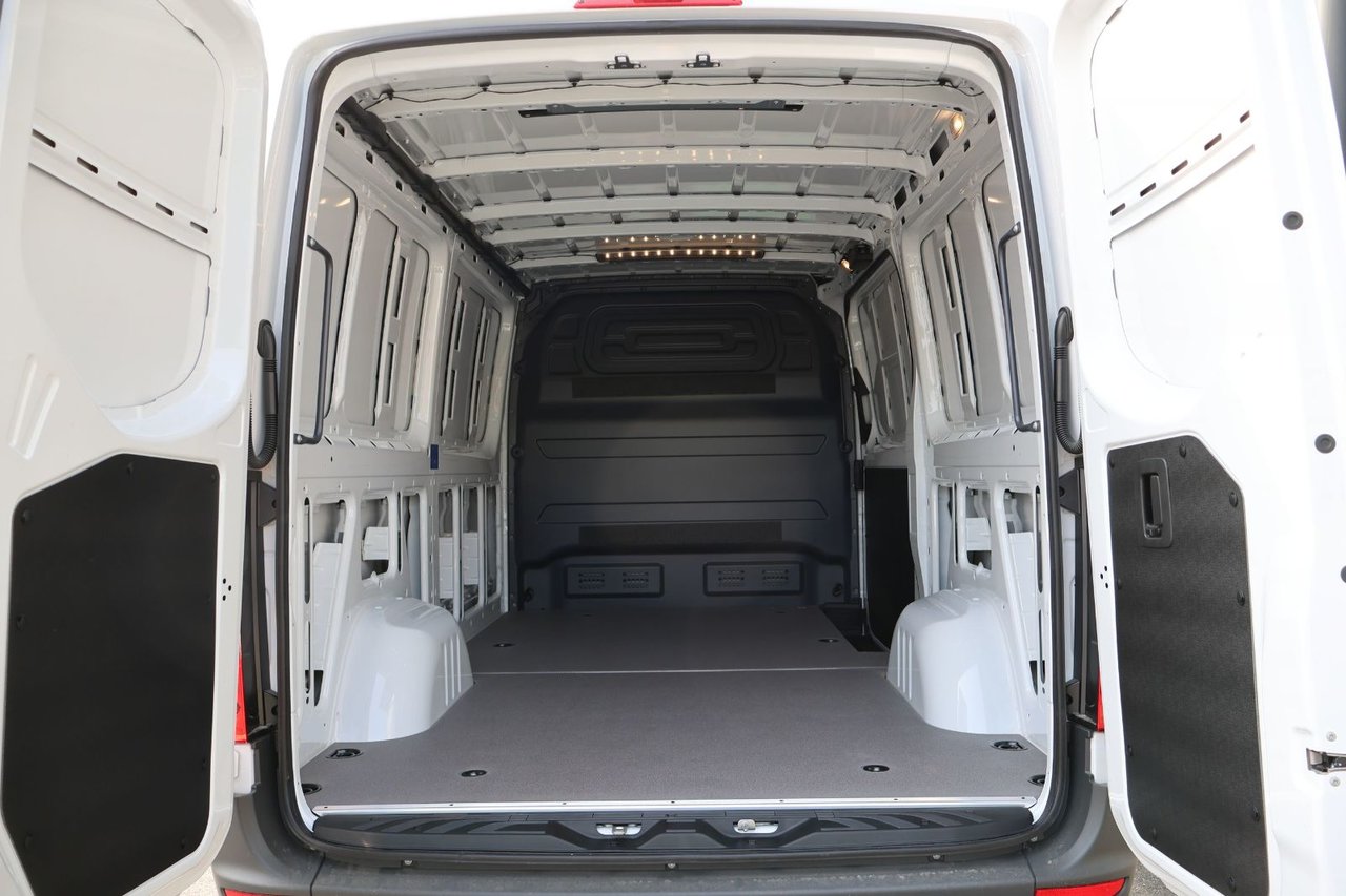 Mercedes-Benz Sprinter 2500 144 Wheelbase Standard Roof RWD 2025 — photo 8