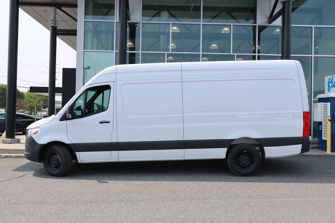 Mercedes-Benz Sprinter 2500 High Roof 2025 — photo 4