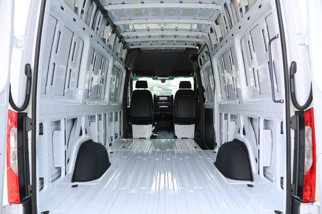 Mercedes-Benz Sprinter 2500 High Roof 2025 — photo 7
