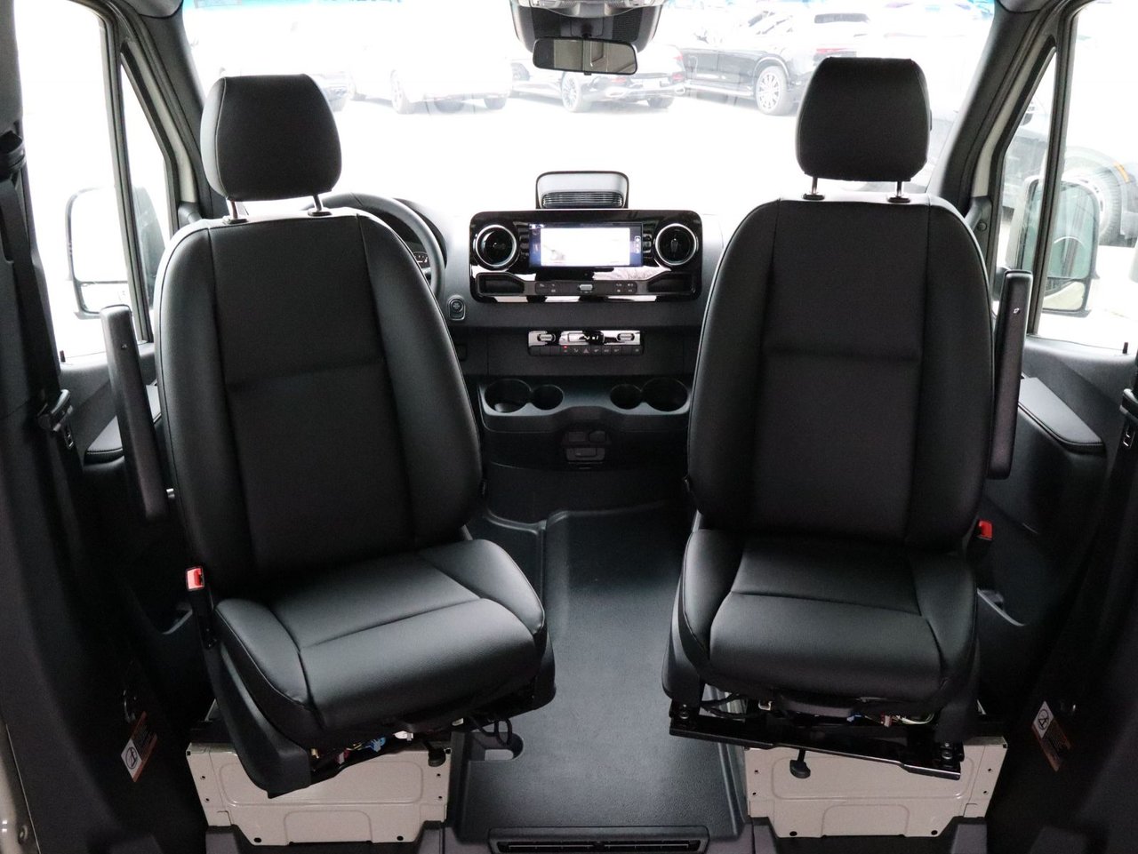 Mercedes-Benz Sprinter 170 Ext. Wheelbase High Roof RWD 2025 — photo 2