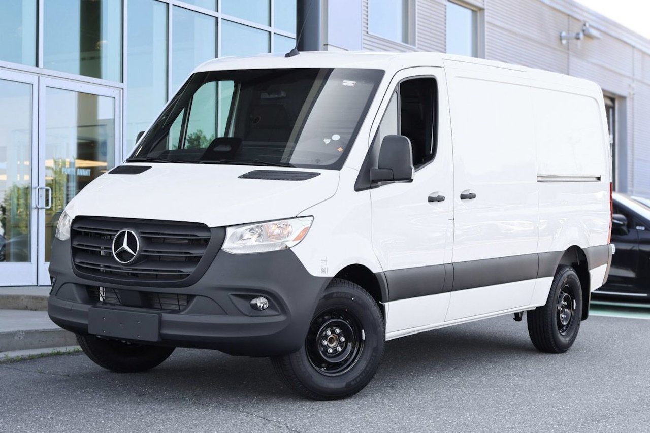 Mercedes-Benz Sprinter 2500 144 Wheelbase Standard Roof RWD 2025