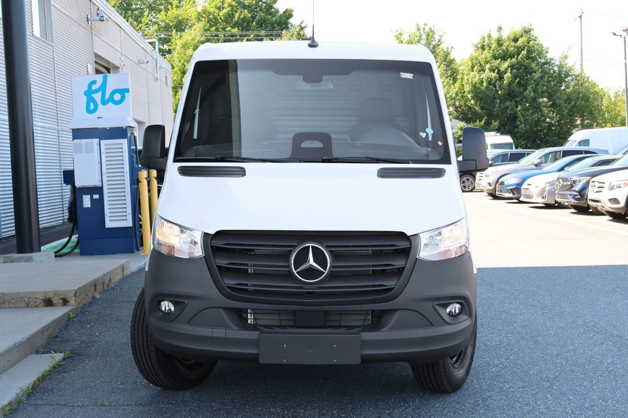 Mercedes-Benz Sprinter 2500 144 Wheelbase Standard Roof RWD 2025 — photo 2