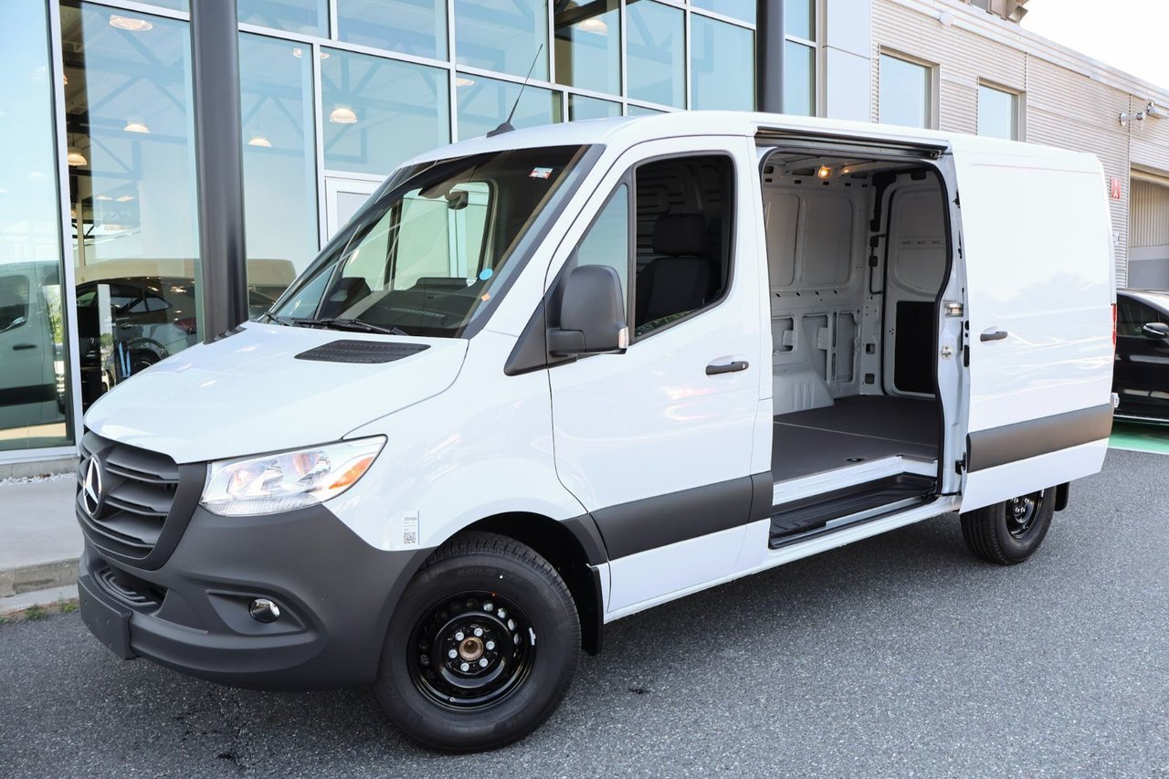 Mercedes-Benz Sprinter 2500 144 Wheelbase Standard Roof RWD 2025 — photo 3