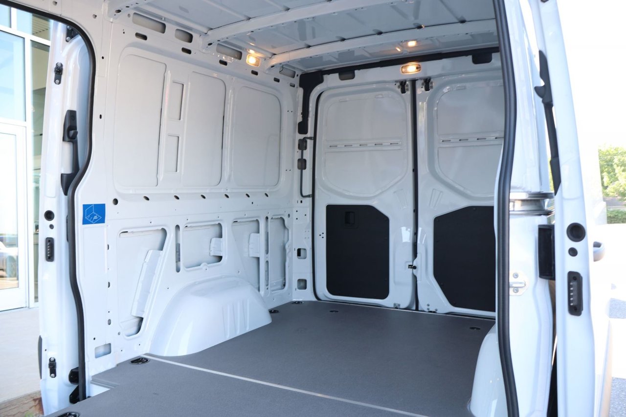 Mercedes-Benz Sprinter 2500 144 Wheelbase Standard Roof RWD 2025 — photo 6